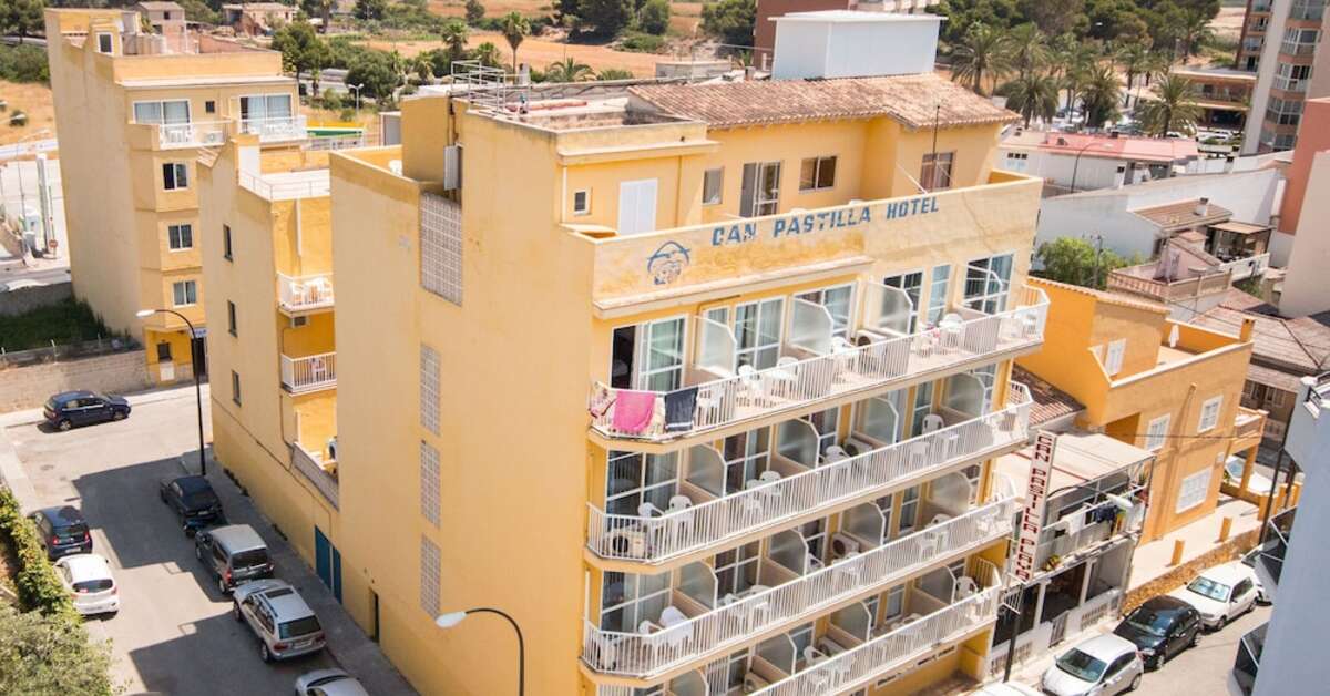 Een foto van de buitenkant van Hotel Amic Can Pastilla
