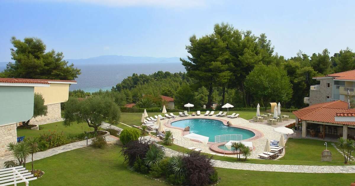 Ein Foto von der Außenansicht des Alkion Resort