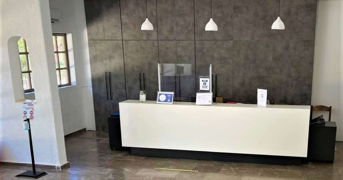 Een foto van het interieur van Apollon Hotel