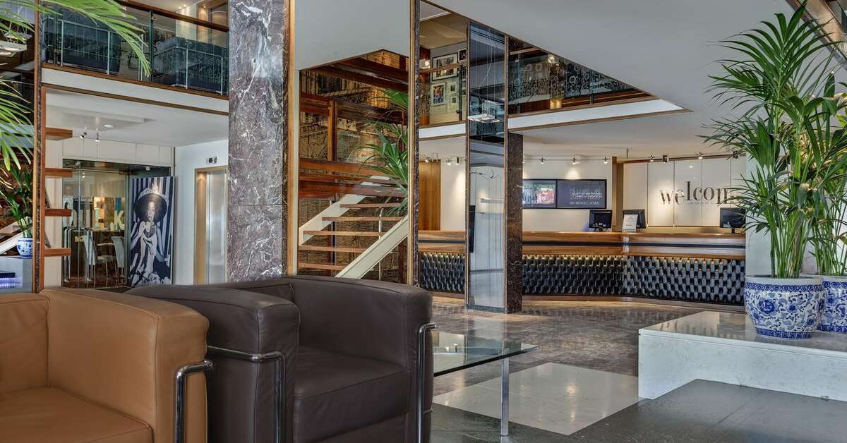 Een foto van het interieur van Hotel Plaza