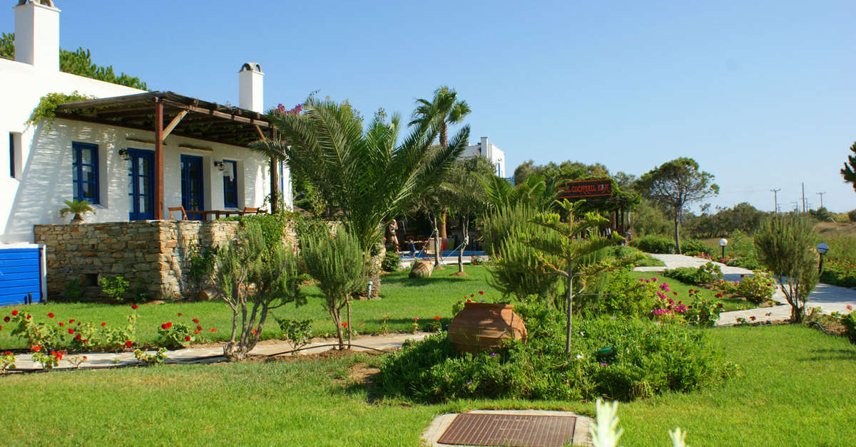 Een foto van het terras bij Alkyoni Beach Hotel