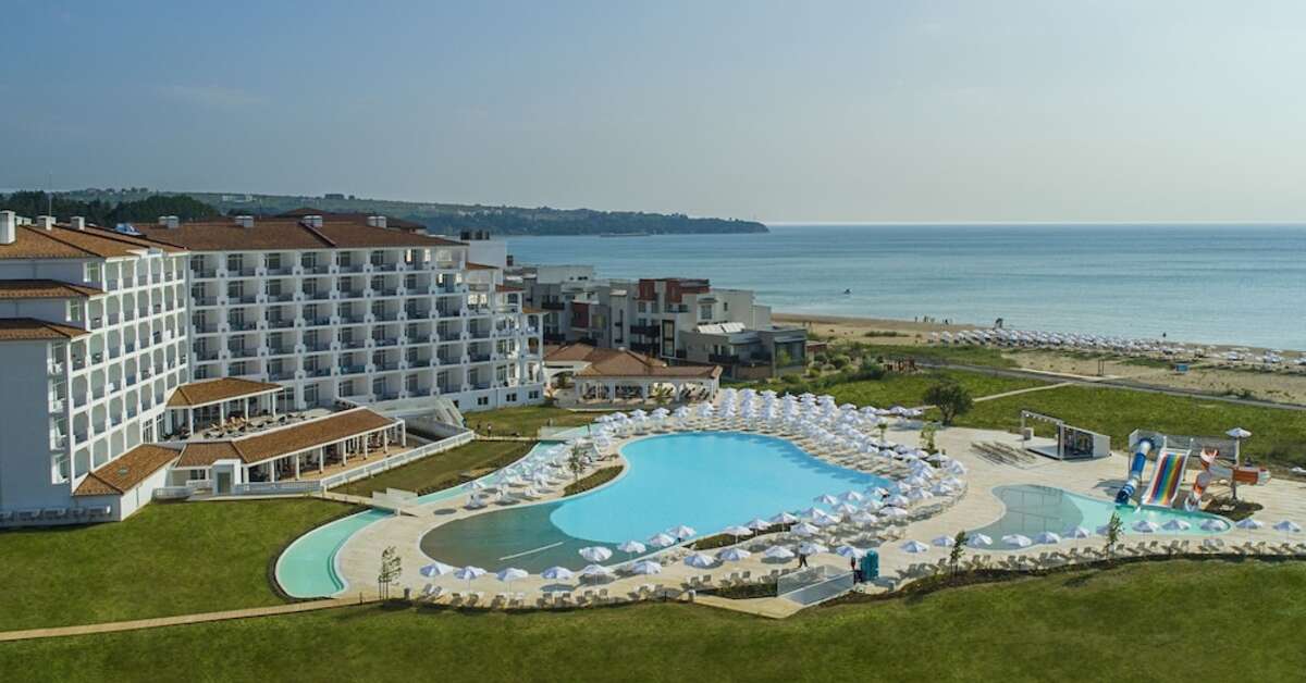 Een foto van het zwembad bij Sunrise Blue Magic Resort