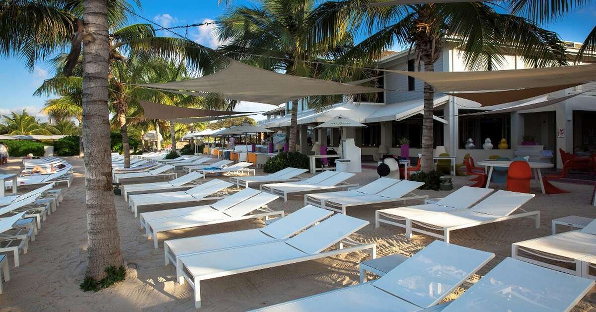 Ein Foto vom Strand beim Papagayo Beach Hotel
