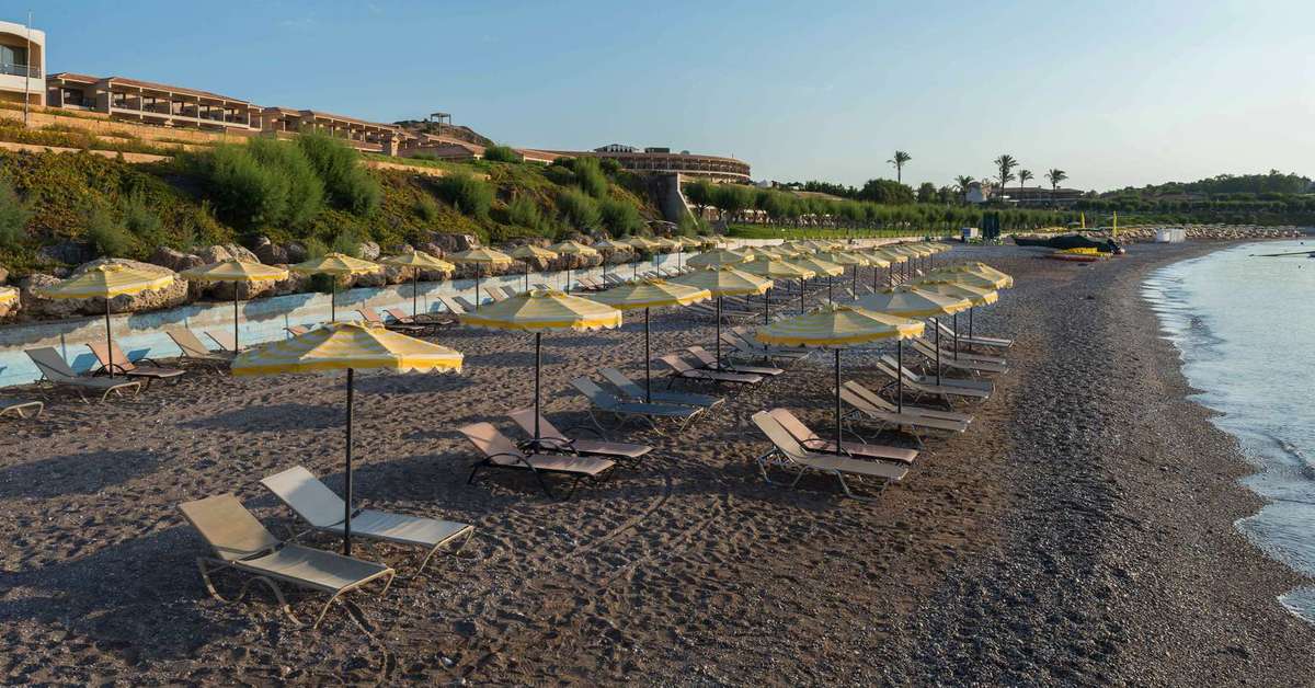 Een foto van het strand bij Paralos Rodos
