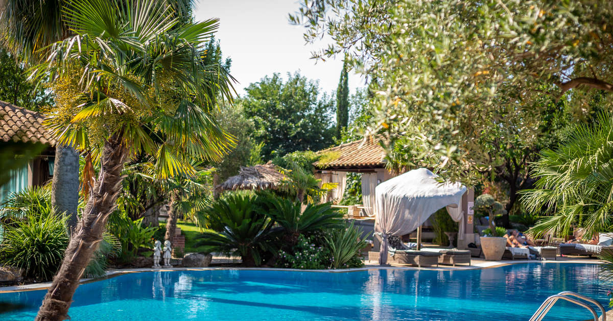 Een foto van het zwembad bij Achtis Boutique Hotel
