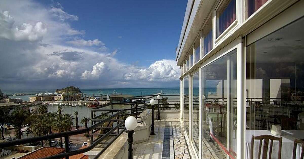 Een foto van de buitenkant van Surtel Hotel