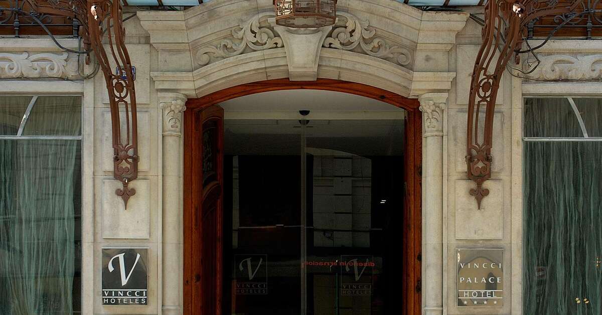 Een foto van de buitenkant van Vincci Palace