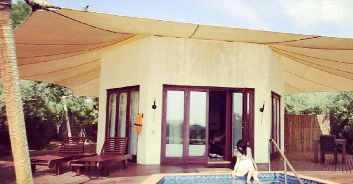 Een foto van het zwembad bij Al Maha Resort