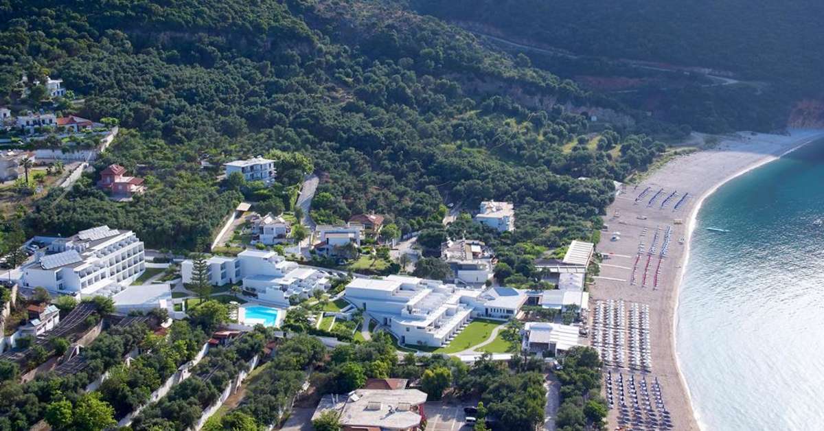 Een foto van de buitenkant van Lichnos Beach Hotel & Suites