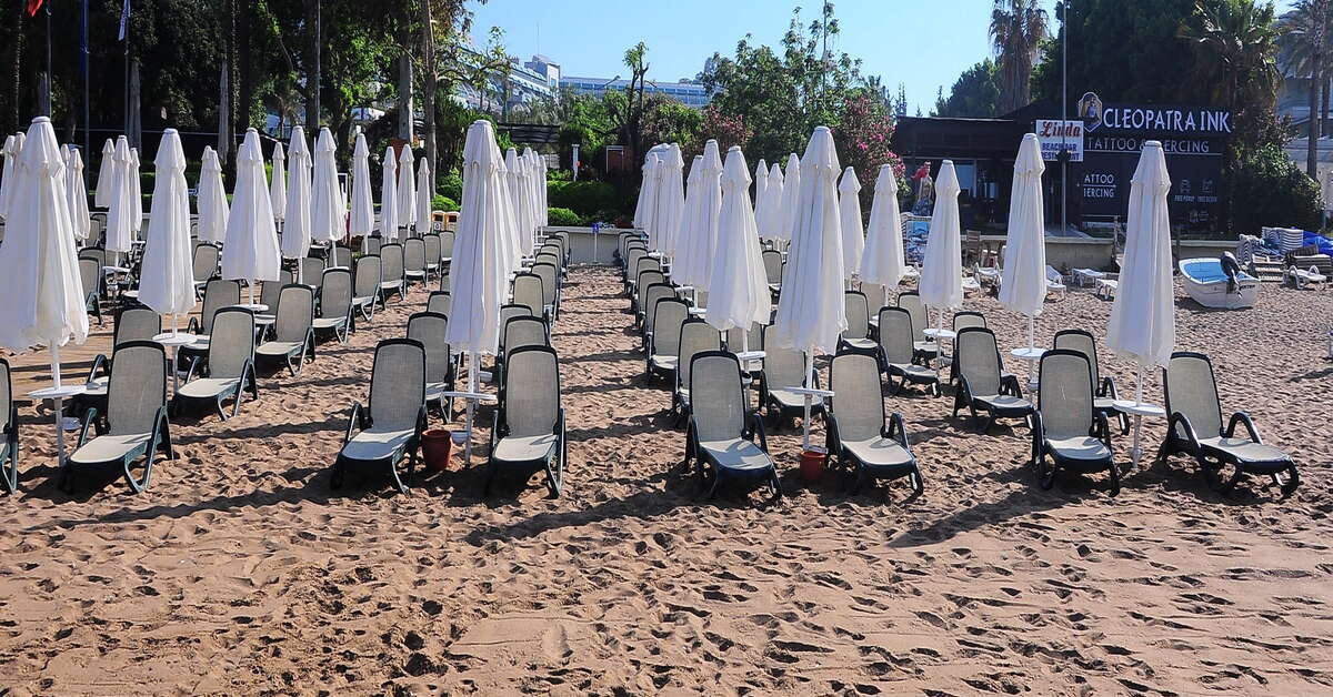 Een foto van het strand bij New Garden Luna Side Aparthotel