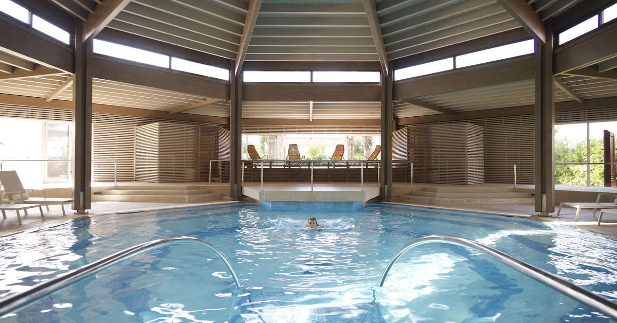 Een foto van het zwembad bij Esperos Mare Resort