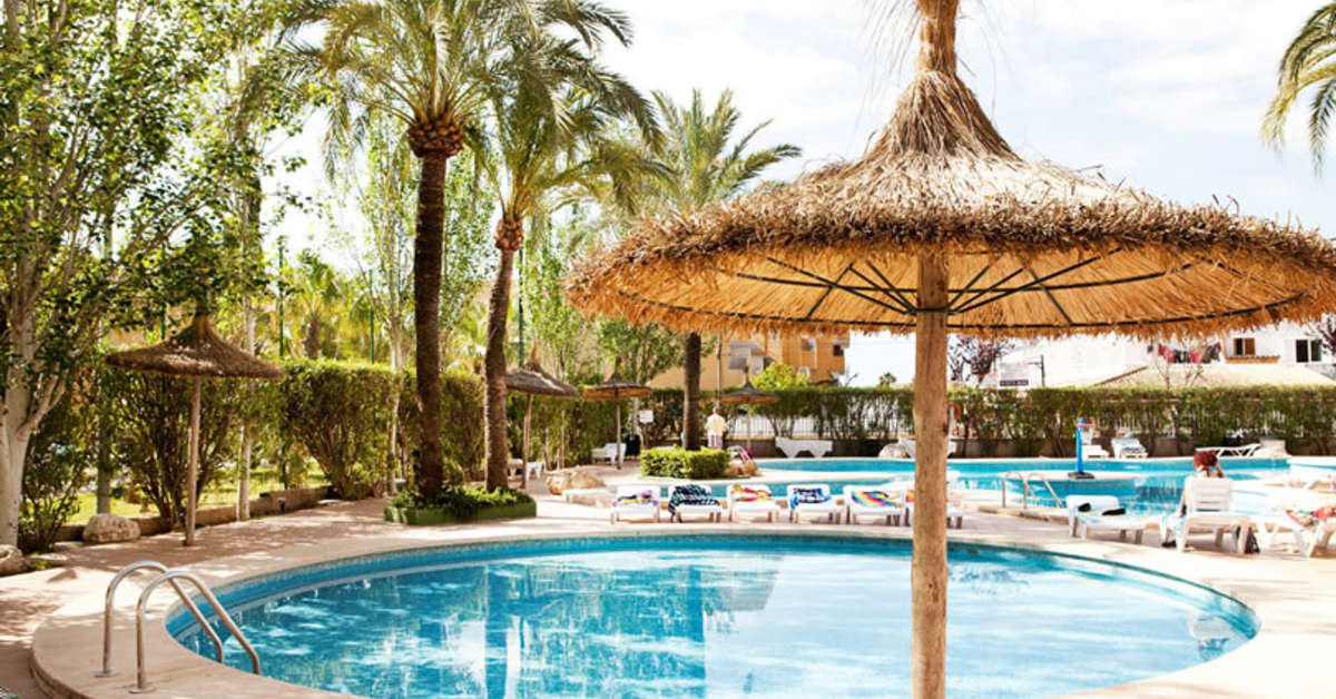 Een foto van het zwembad bij Sol De Alcudia Appartementen