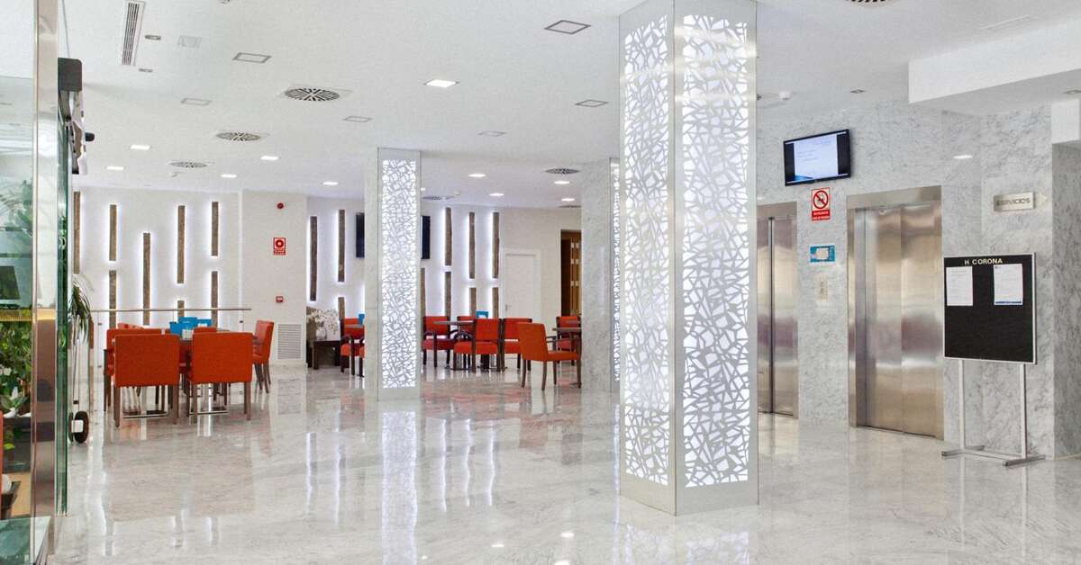 Een foto van het interieur van Hotel Porcel Sabica