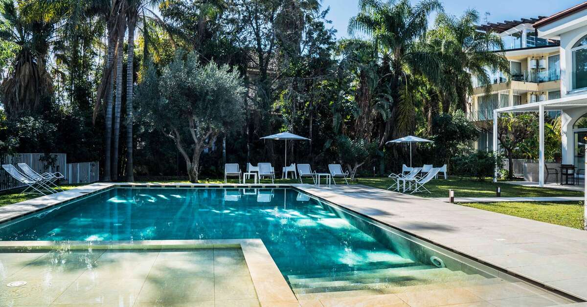 Een foto van het zwembad bij Sicilia's Residence Hotel Art & Spa