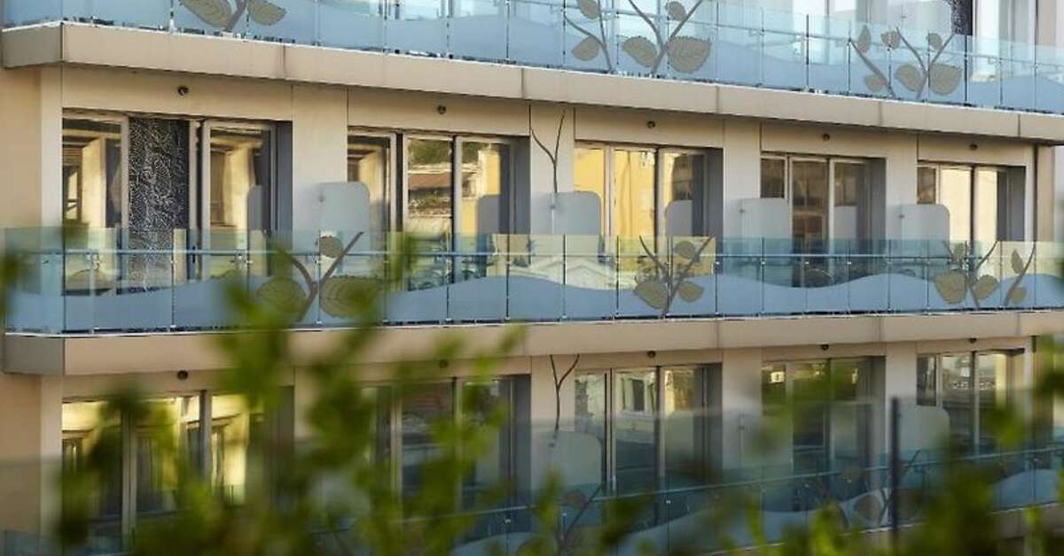 Een foto van de buitenkant van City Hotel Thessaloniki