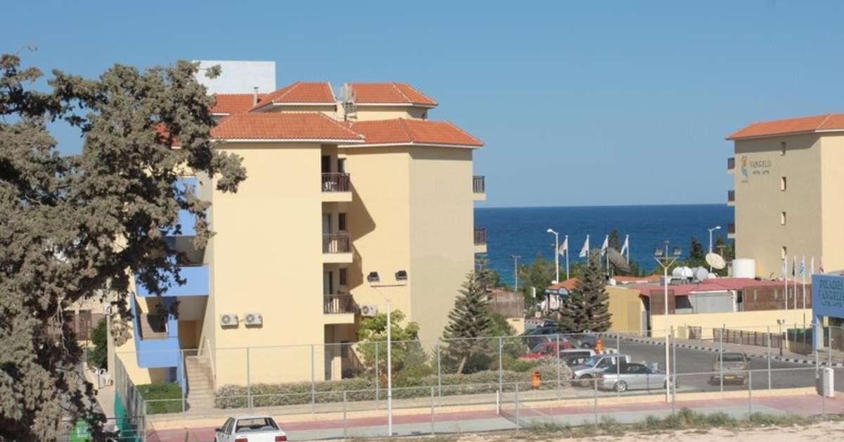 Een foto van de buitenkant van Vangelis Hotel & Suites