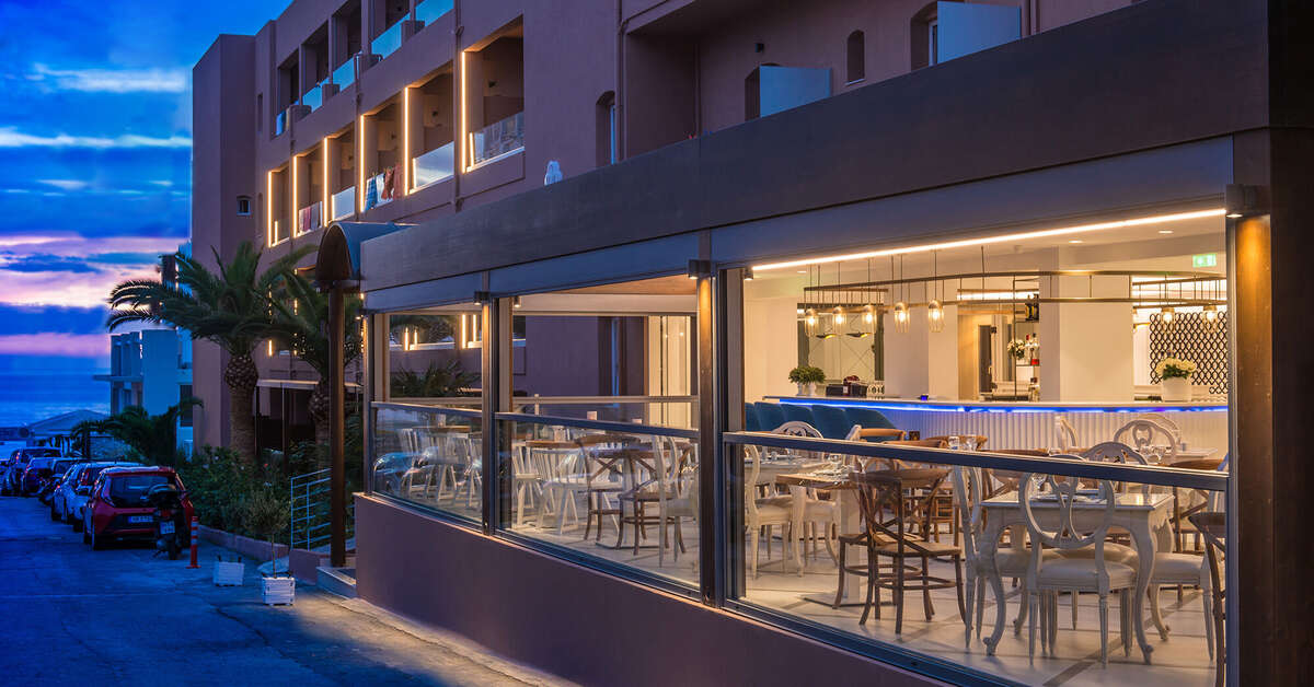 Ein Foto von der Terrasse im Mari Kristin Beach Hotel