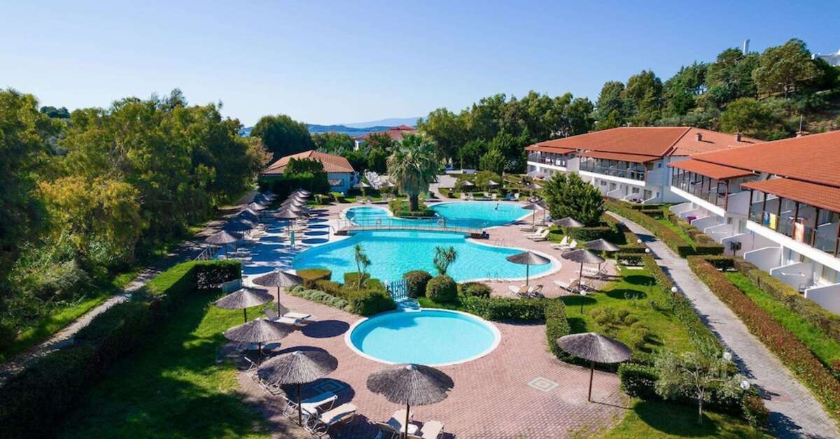 Een foto van het zwembad bij Alexandros Palace Hotel & Suites