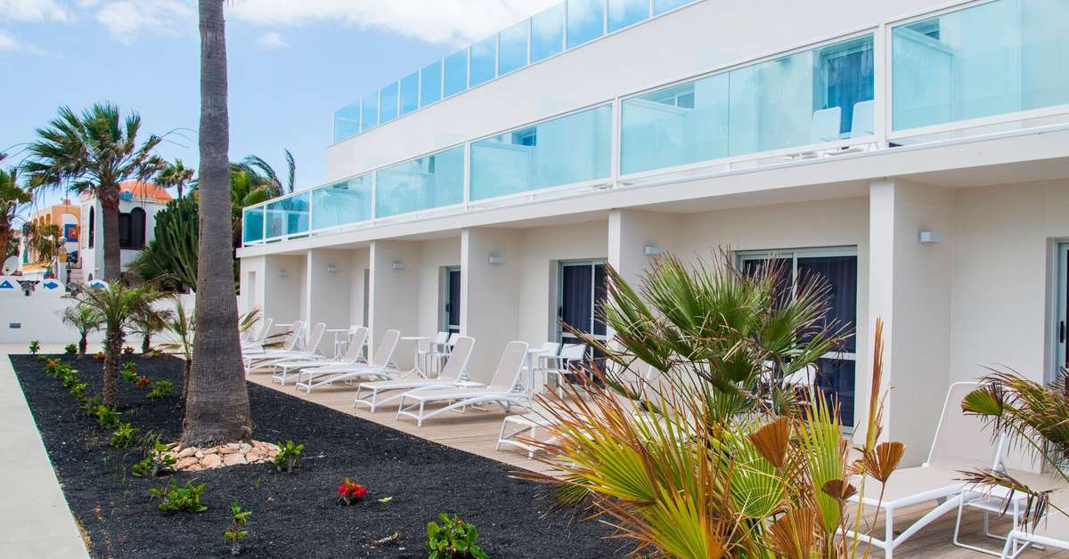 Ein Foto von der Außenansicht des Hotel Boutique Tao Caleta Mar