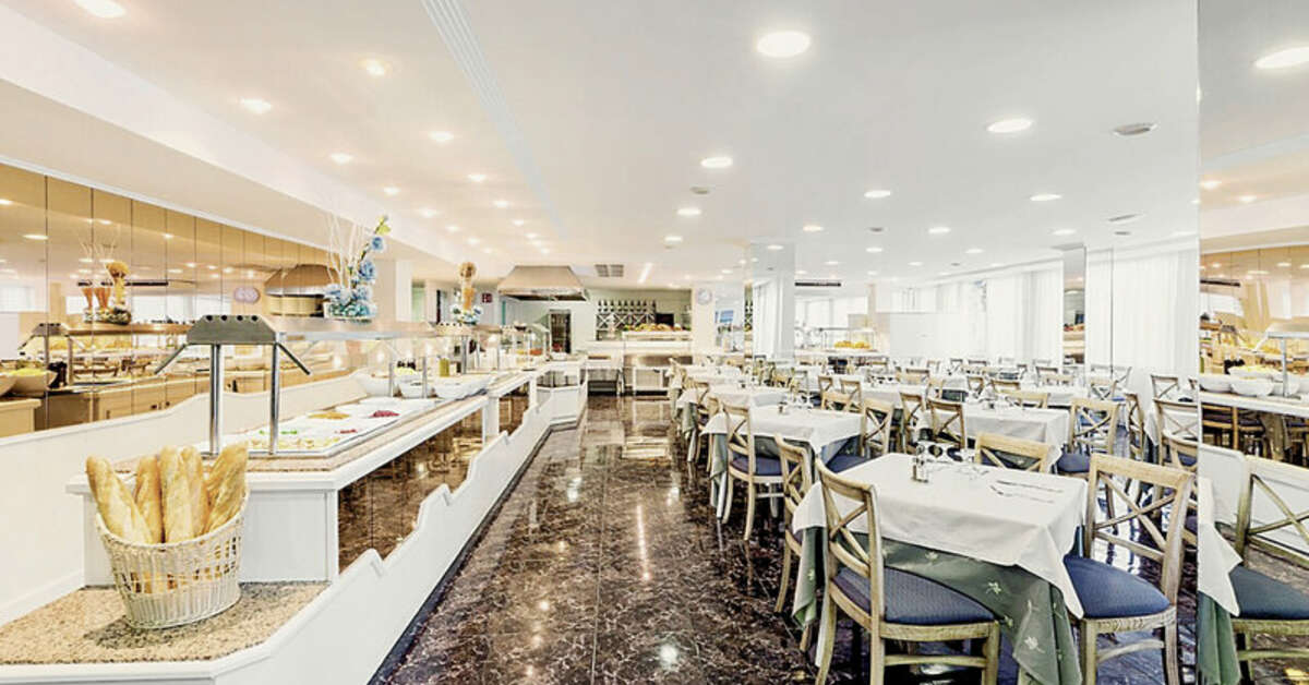Een foto van het interieur van Don Miguel Playa Hotel