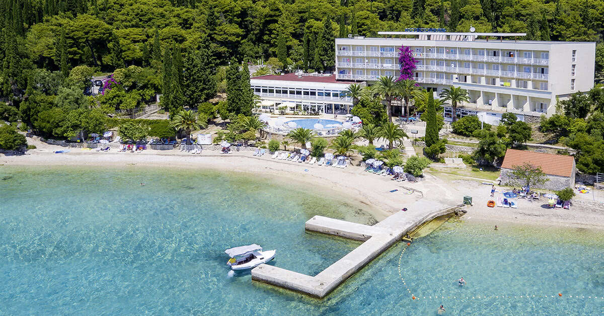 Een foto van de buitenkant van Hotel Orsan