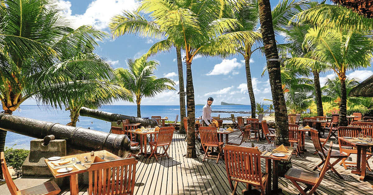 Een foto van het terras bij Canonnier Beachcomber Golf Resort & Spa