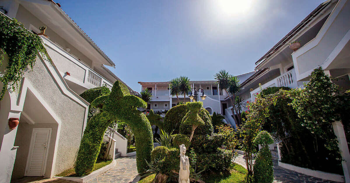 Een foto van de buitenkant van Louros Beach Hotel & Spa