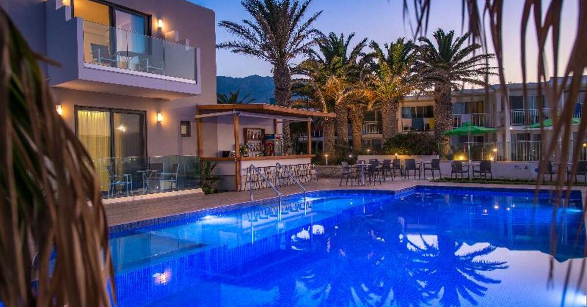 Een foto van het zwembad bij Cretan Beach Resort