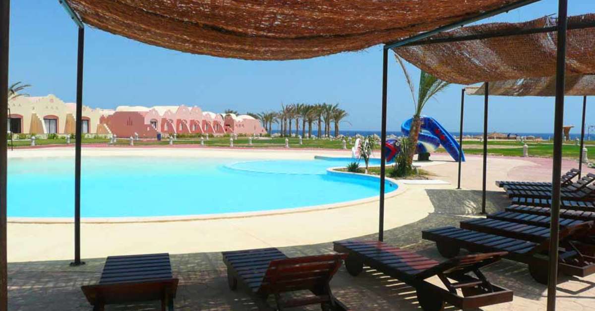 Een foto van het zwembad bij Onatti Beach Resort