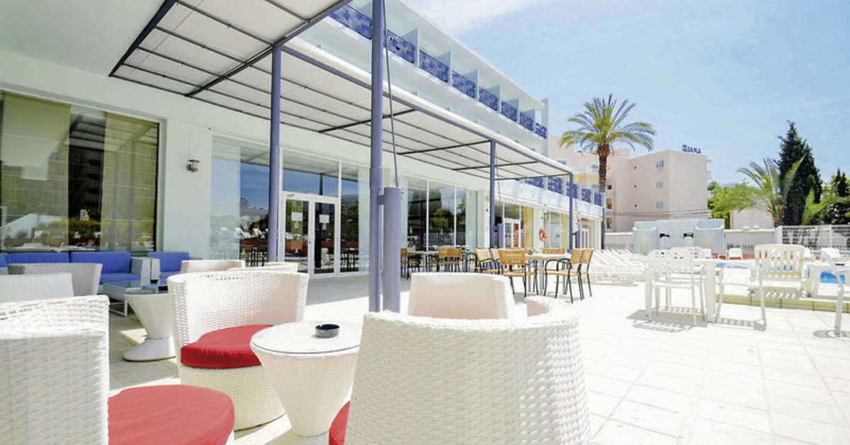 Een foto van het terras bij AzuLine Hotel Pacific