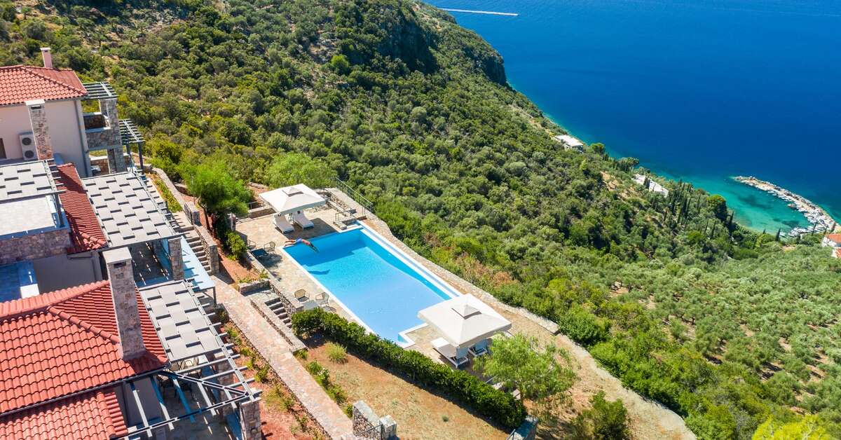 Een foto van het zwembad bij Searocks Exclusive Villas Resort Messinia