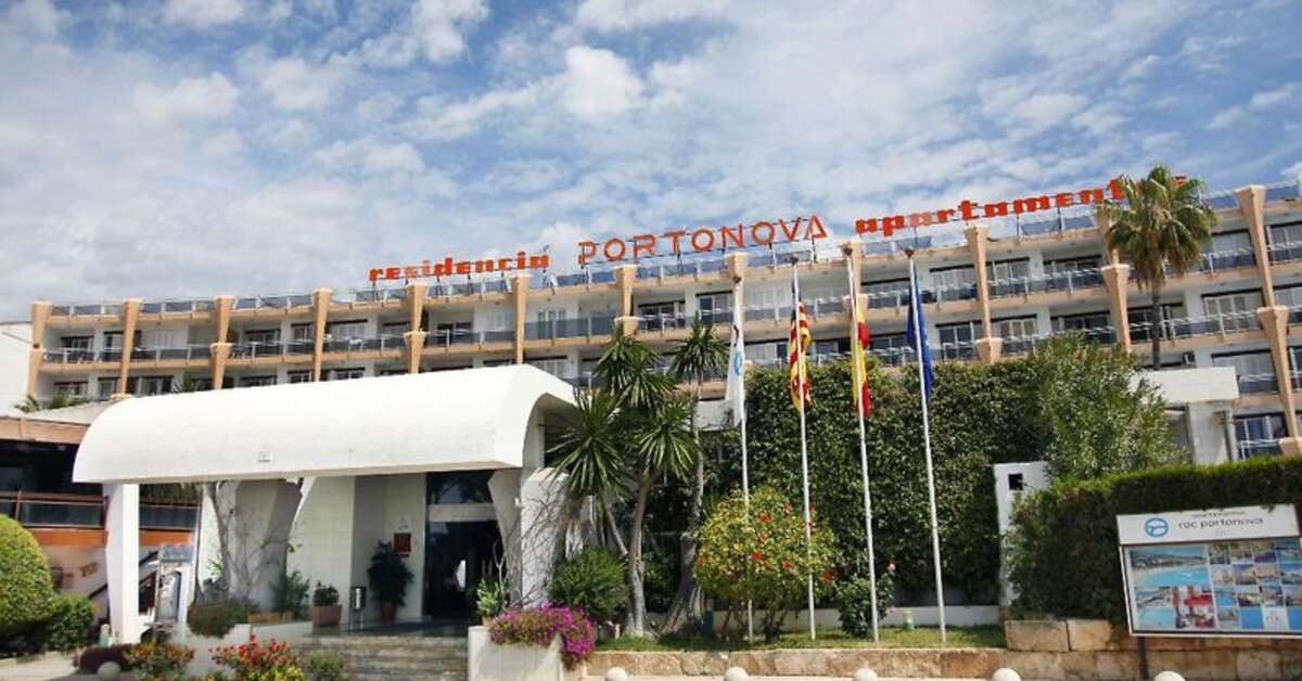 Een foto van de buitenkant van Suites Roc Portonova