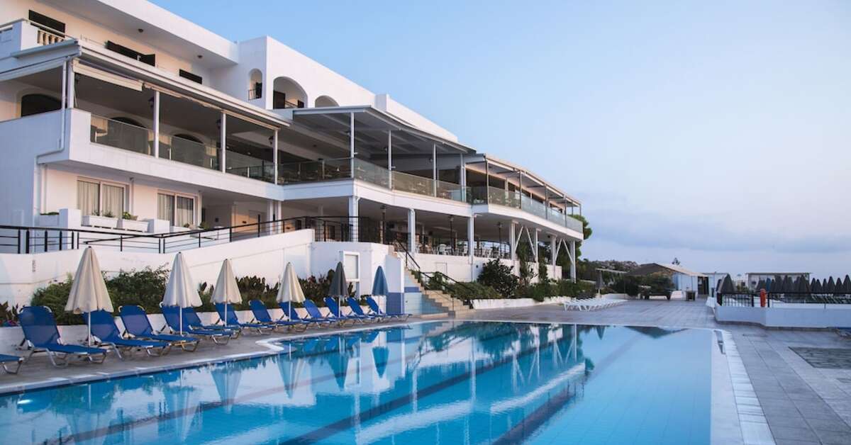 Een foto van het zwembad bij Horizon Beach Hotel