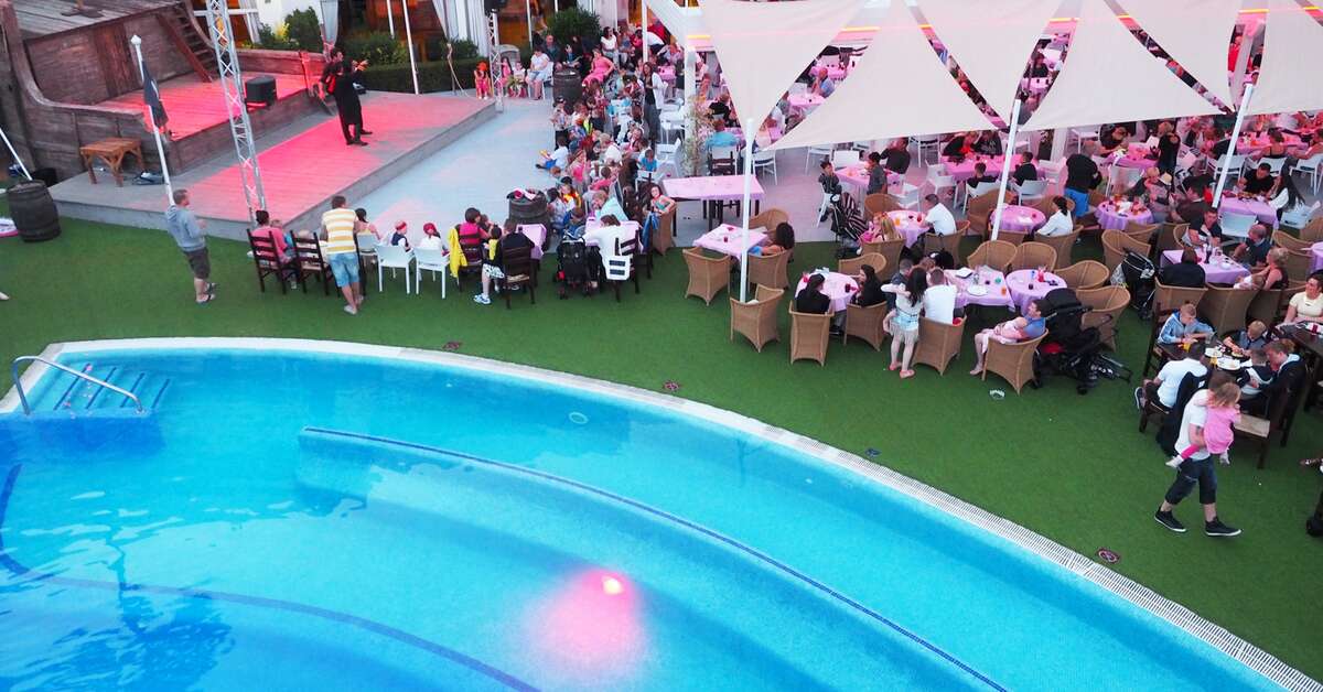 Ein Foto vom Pool im Pirates Village Apartments