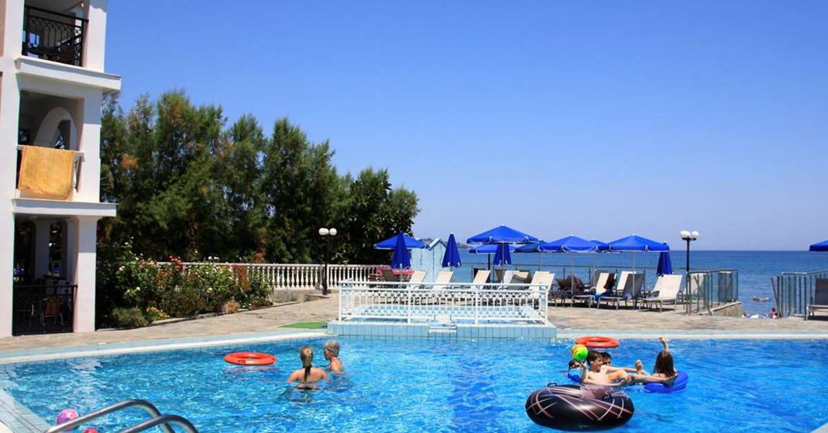 Een foto van het zwembad bij Boletsos Beach