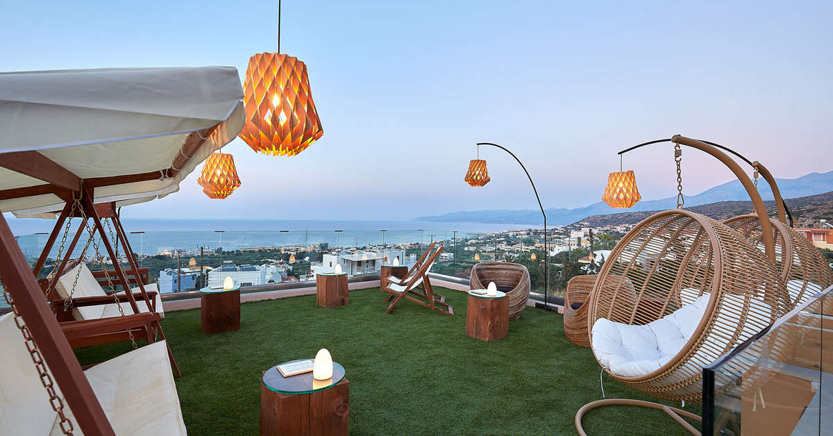 Ein Foto von der Terrasse im Esperides Resort Crete