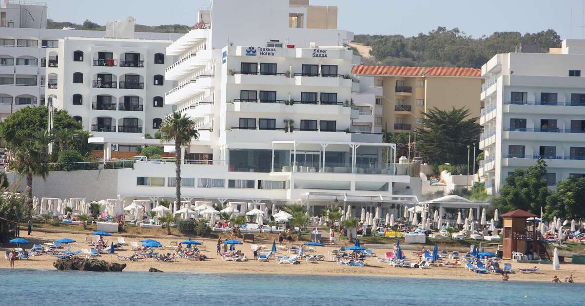 Een foto van de buitenkant van Silver Sands Beach Hotel