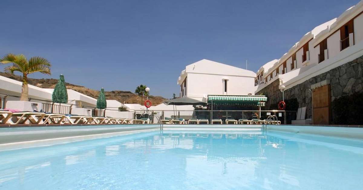 Een foto van het zwembad bij Montecarlo Appartementen