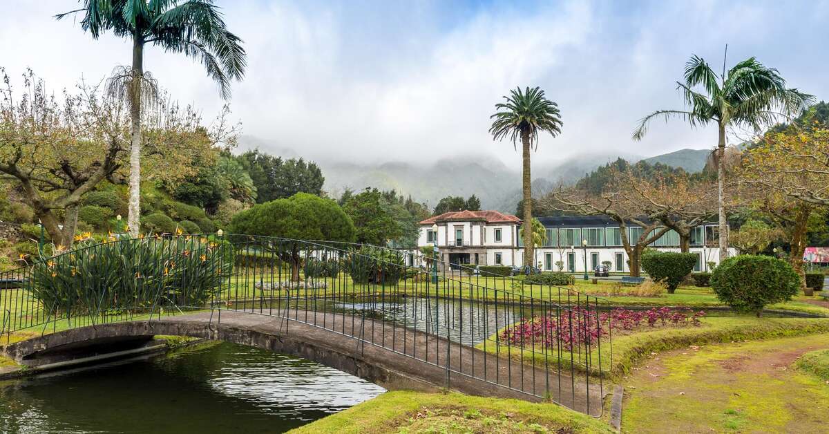 Een foto van de buitenkant van Furnas Boutique Hotel