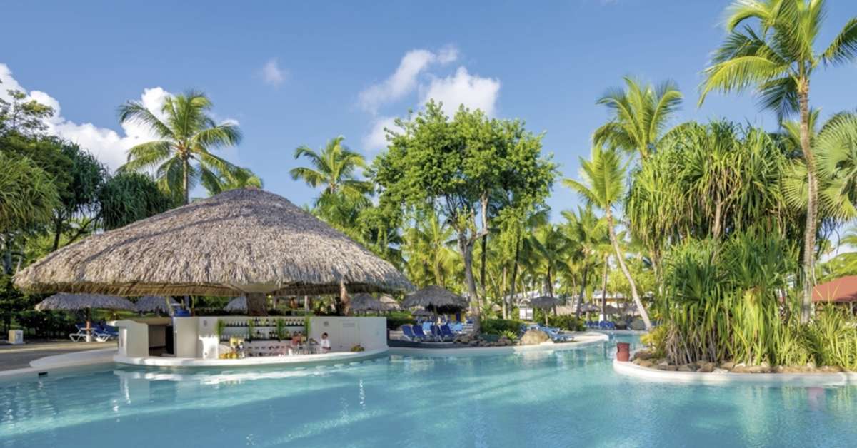 Een foto van het zwembad bij Grand Bavaro Princess