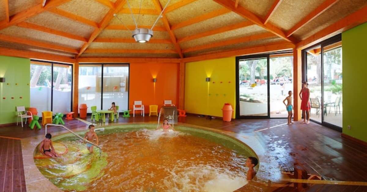 Een foto van het zwembad bij S'Entrador Playa Hotel & Spa