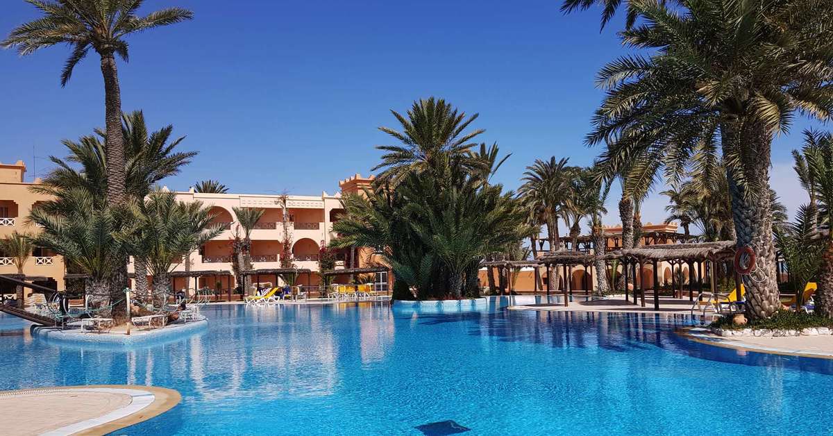 Een foto van het zwembad bij Vincci Safira Palms