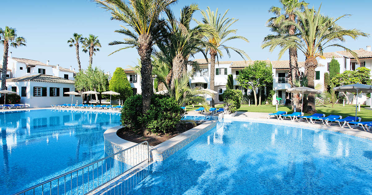 Een foto van het zwembad bij Grupotel Club Menorca