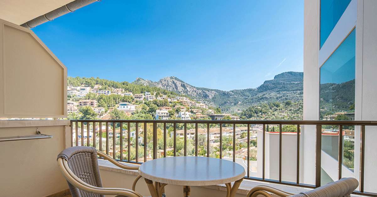 Een foto van het terras bij Hotel Eden Soller