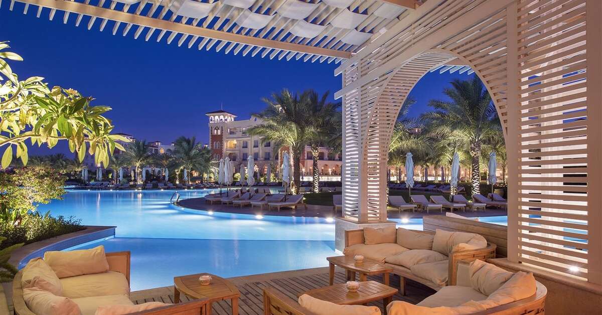 Een foto van het terras bij Baron Palace Resort
