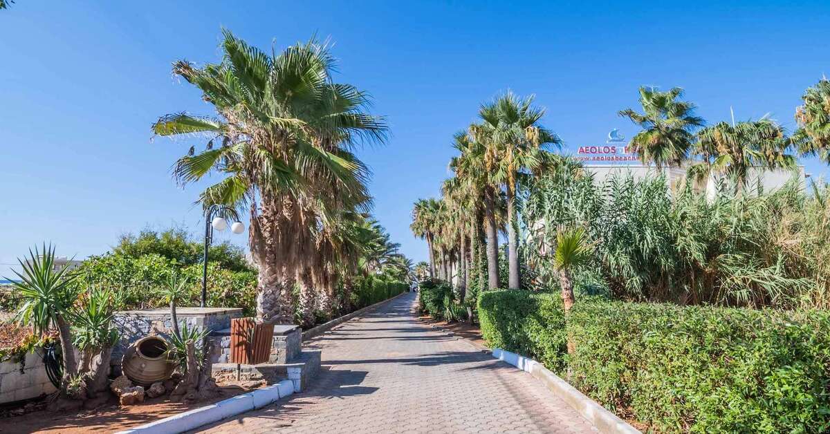 Een foto van de buitenkant van Aeolos Beach Resort Hotel