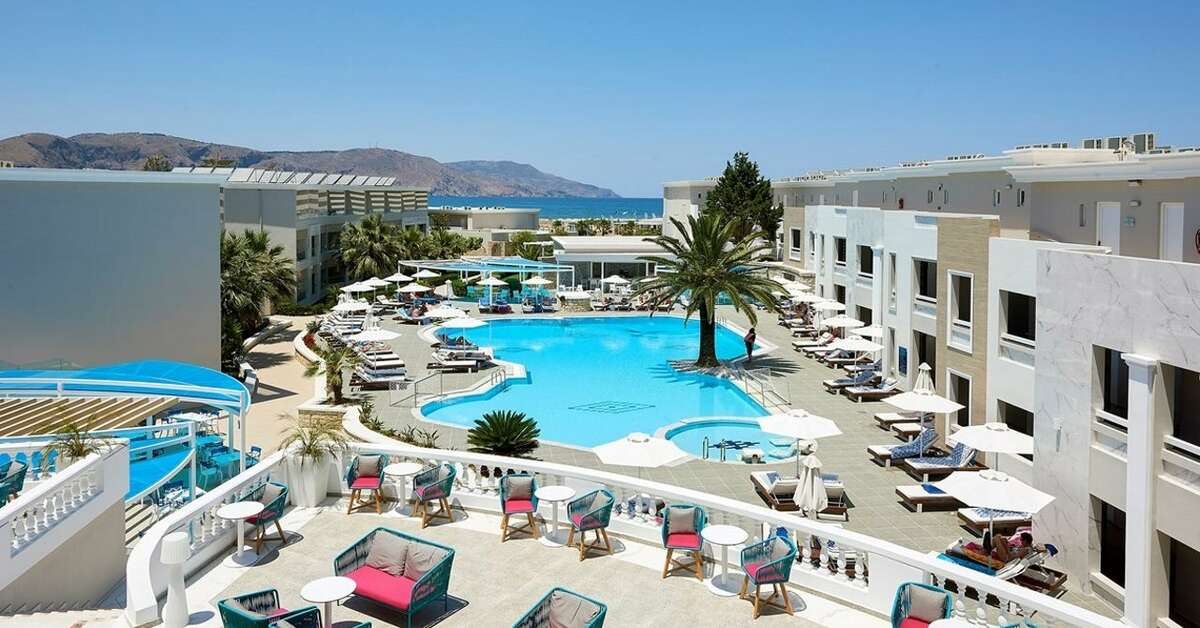 Een foto van het zwembad bij Mythos Palace Resort & Spa