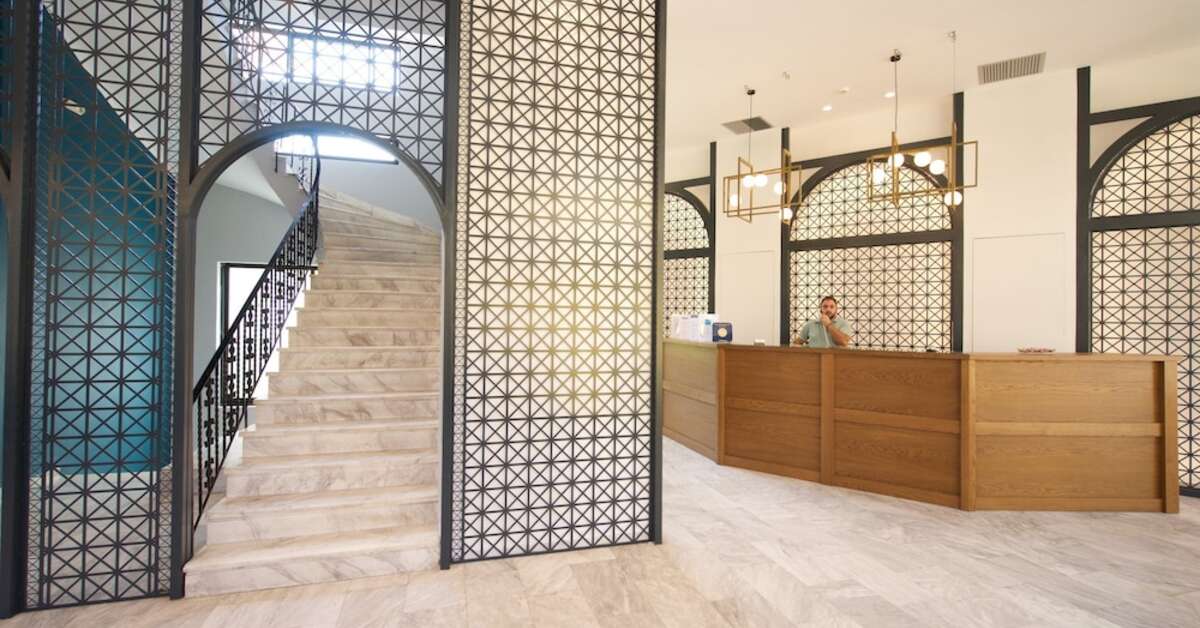 Een foto van het interieur van Mirabel City Center Hotel