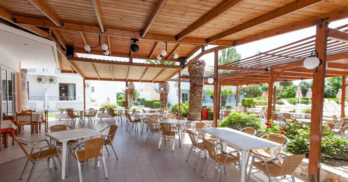 Een foto van het terras bij Meliton Hotel