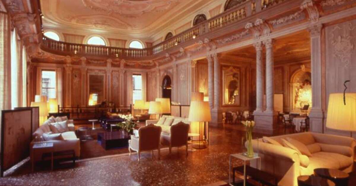Een foto van het interieur van Hotel Monaco & Grand Canal